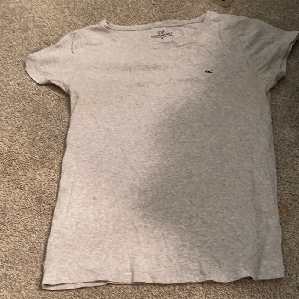 Super cute vineyard vines shirt